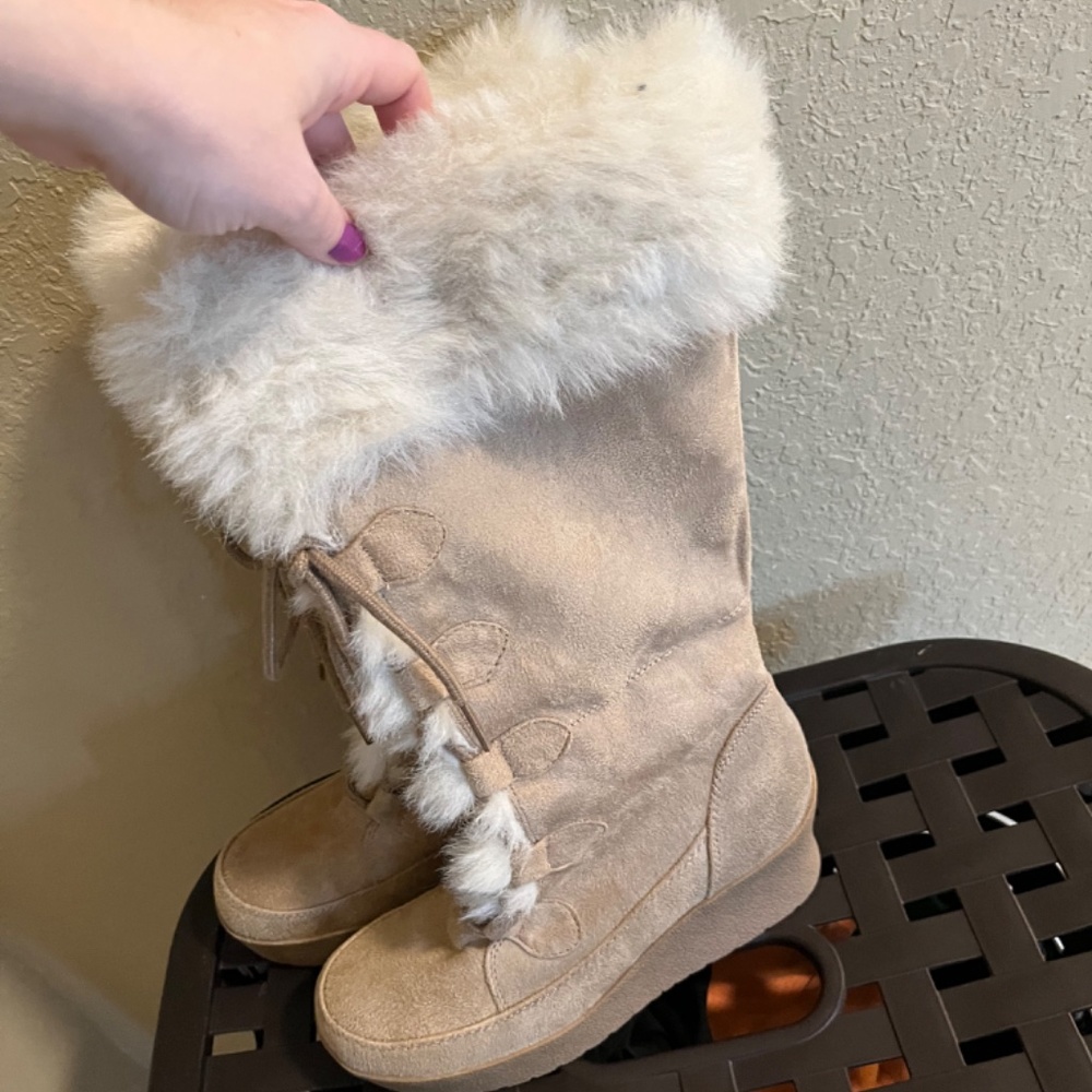 Boots - Picture 2 of 4